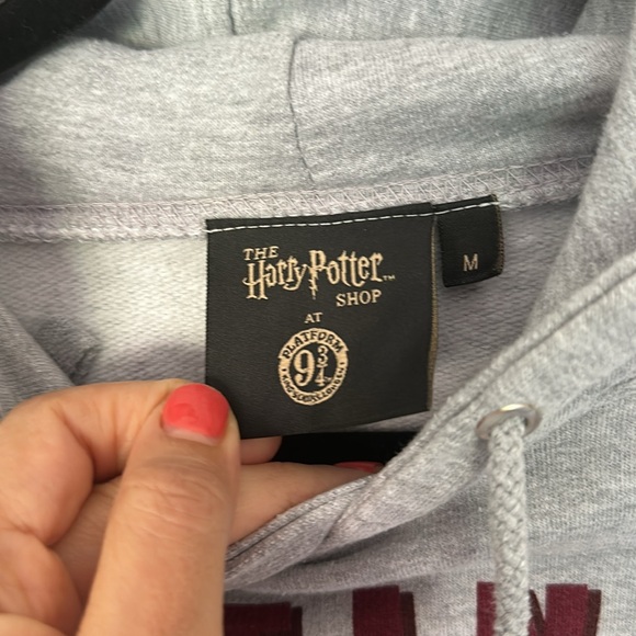 Gryffindor Gray Hoodie Harry Potter Platform 9 3/4 Size Medium - Picture 8 of 10